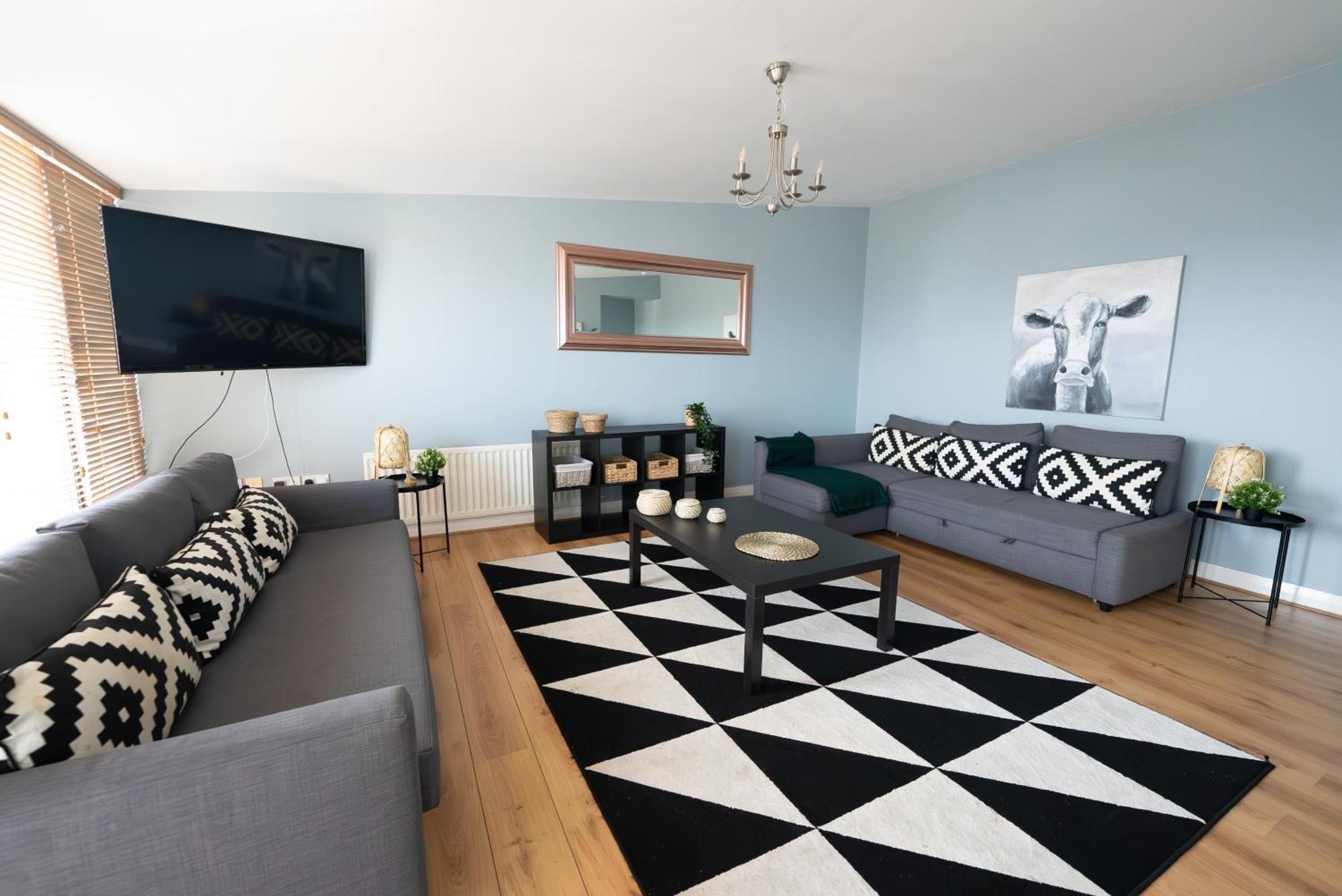 Hall Penthouse Duplex - Incredible Views & Sleeps 8 & Balcony & Very Modern And Spacious *