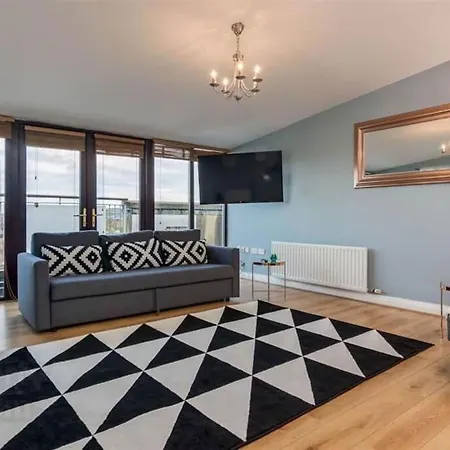 City Hall Penthouse Duplex - Incredible Views & Sleeps 8 & Balcony & Very Modern And Spacious Belfast Exterior photo