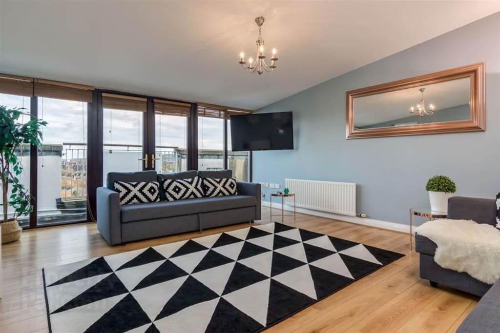 Appartamento Hall Penthouse Duplex - Incredible Views & Sleeps 8 & Balcony & Very Modern And Spacious *